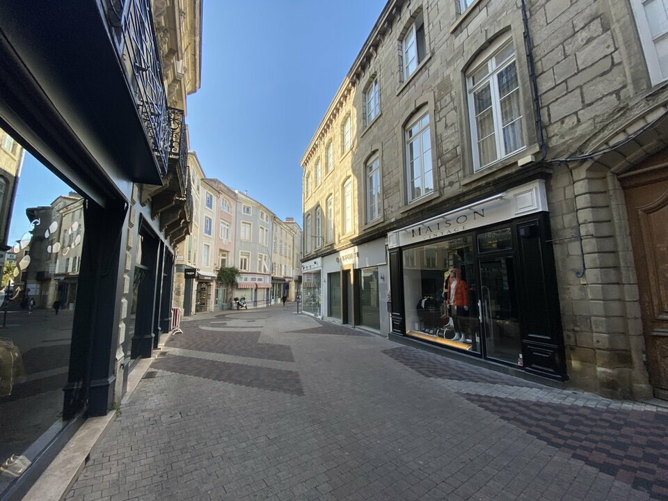 ARTHUR LOYD VALENCE CESSION-LOCAL COMMERCIAL-VALENCE-26