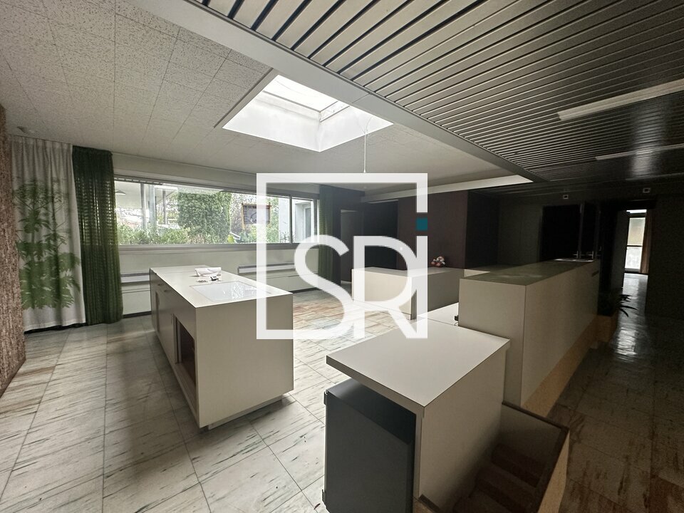 SRI LOCATION-LOCAL COMMERCIAL-ISSOIRE-63