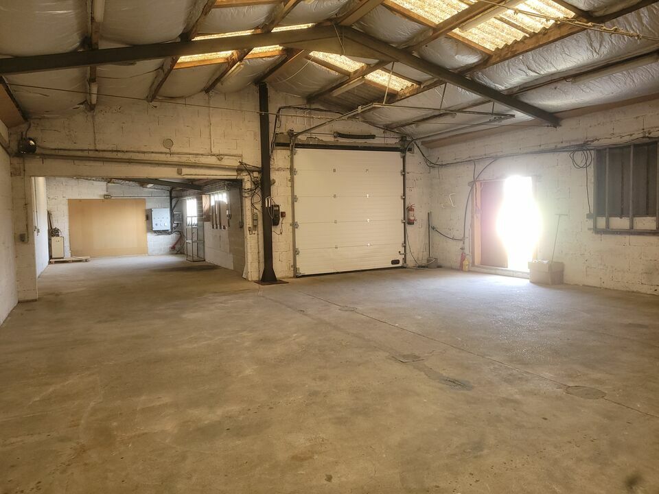 SAS VERSION LOCAL LOCATION-ENTREPOT-LA_CHAPELLE_DE_GUINCHAY-71