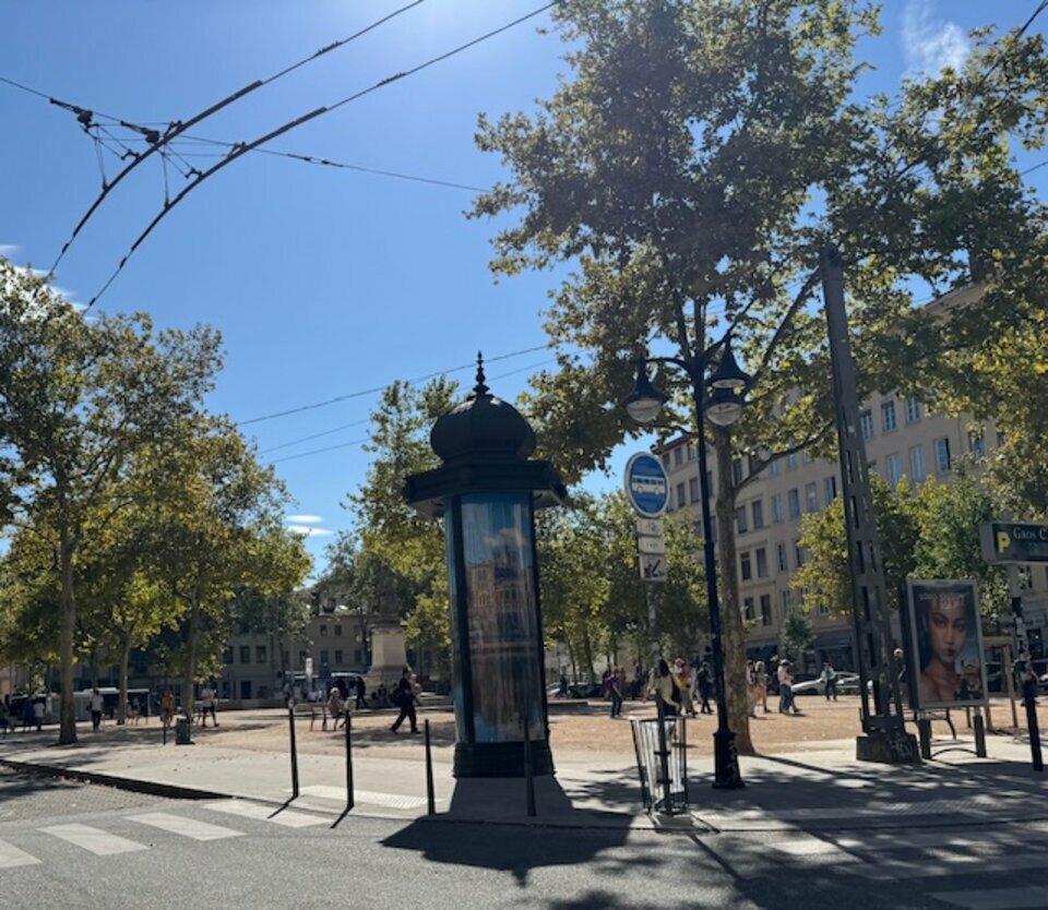 SAS VERSION LOCAL CESSION-LOCAL COMMERCIAL-LYON_4-69