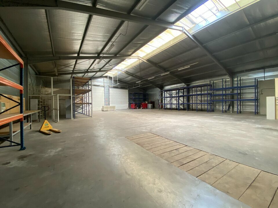 SAS VERSION LOCAL LOCATION-ENTREPOT-TREVOUX-01