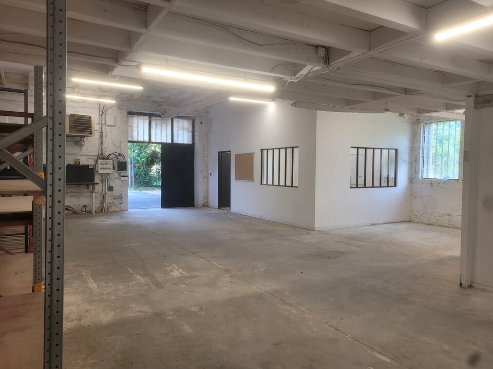 SAS VERSION LOCAL LOCATION-ENTREPOT-BELLEVILLE-69
