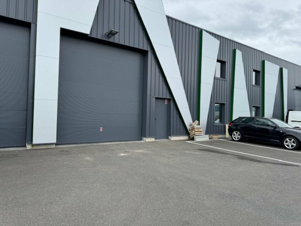 SAS VERSION LOCAL LOCATION-ENTREPOT-SARCEY-69