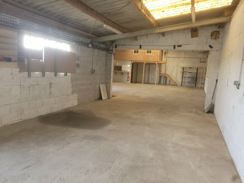 SAS VERSION LOCAL LOCATION-LOCAL D'ACTIVITE-MACON-71