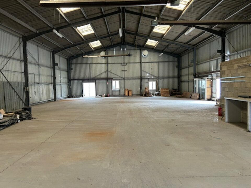 ALTEIRAC INVEST VENTE-LOCAL D'ACTIVITE-CHATEAURENARD-84