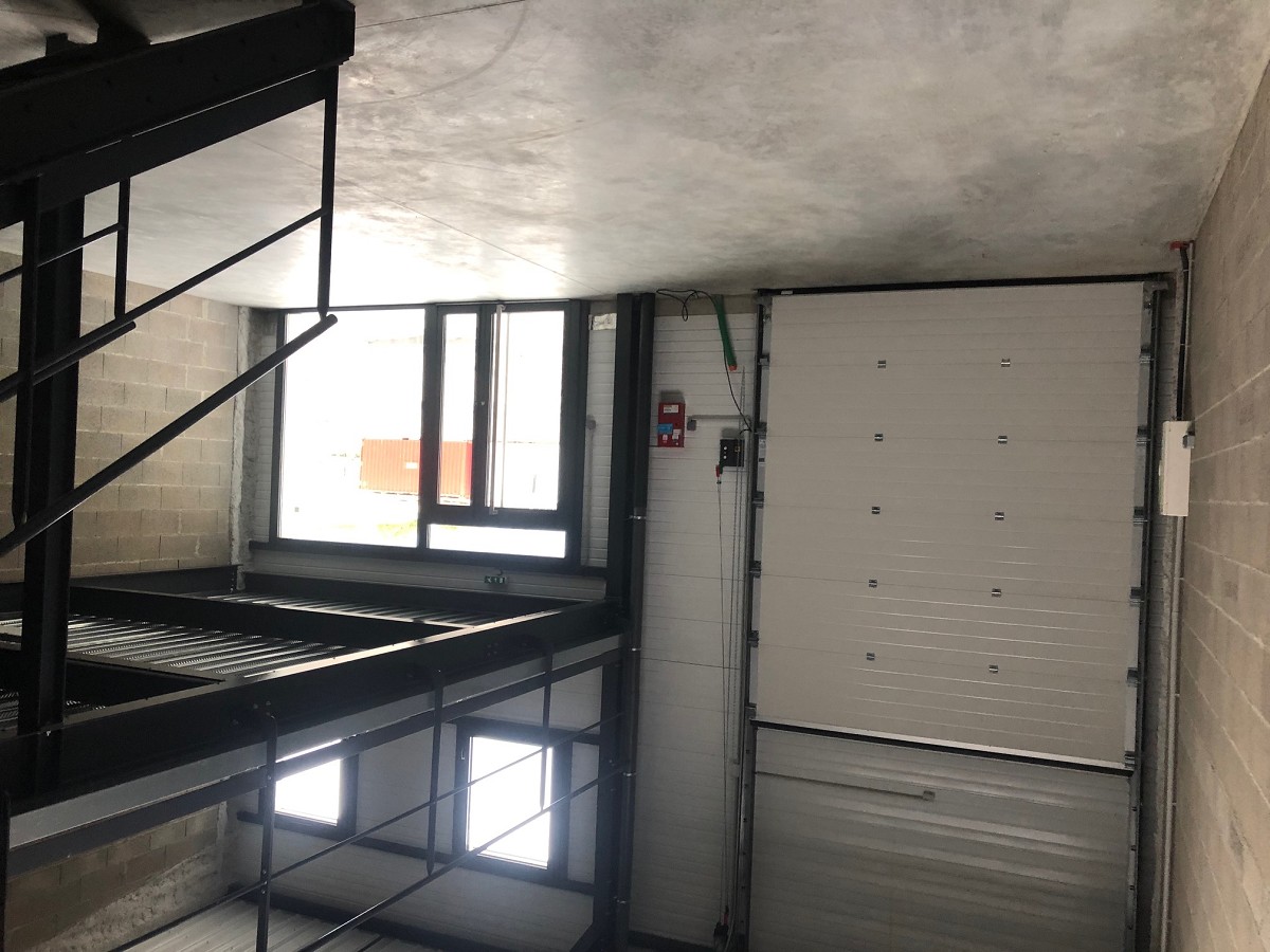 SAS VERSION LOCAL LOCATION-ENTREPOT-GENAY-69