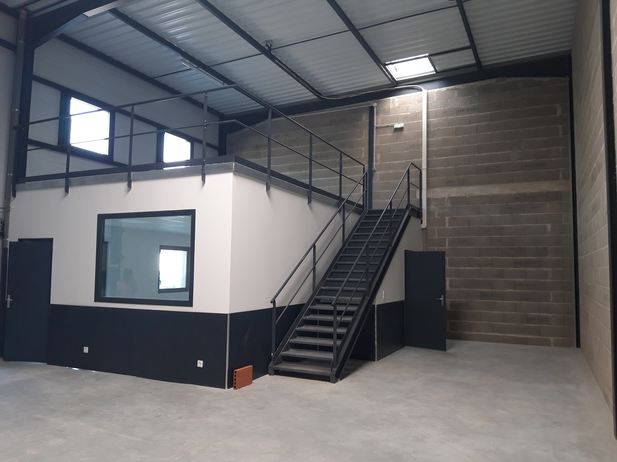 SAS VERSION LOCAL LOCATION-ENTREPOT-GENAY-69