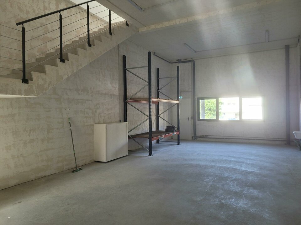 SAS VERSION LOCAL LOCATION-ENTREPOT-NEUVILLE_SUR_SAONE-69