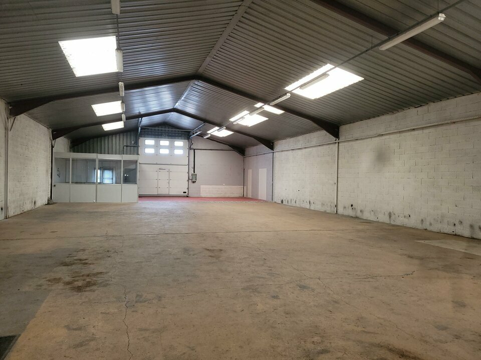 SAS VERSION LOCAL LOCATION-ENTREPOT-TREVOUX-01