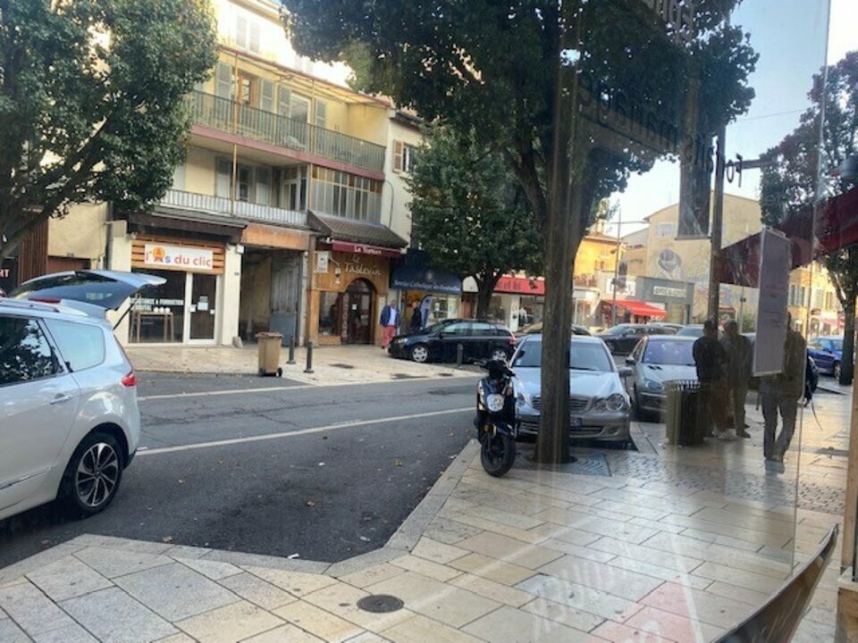 SAS VERSION LOCAL LOCATION-LOCAL COMMERCIAL-VILLEFRANCHE_SUR_SAONE-69