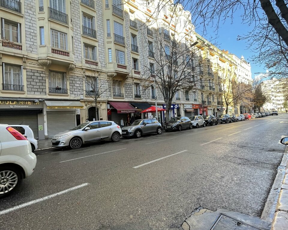 LIBERTE COMMERCES CESSION-LOCAL COMMERCIAL-NICE-06