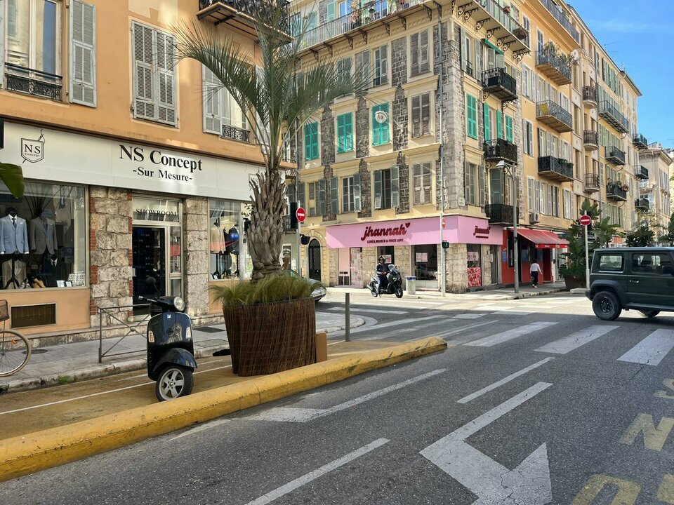 LIBERTE COMMERCES CESSION-LOCAL COMMERCIAL-NICE-06