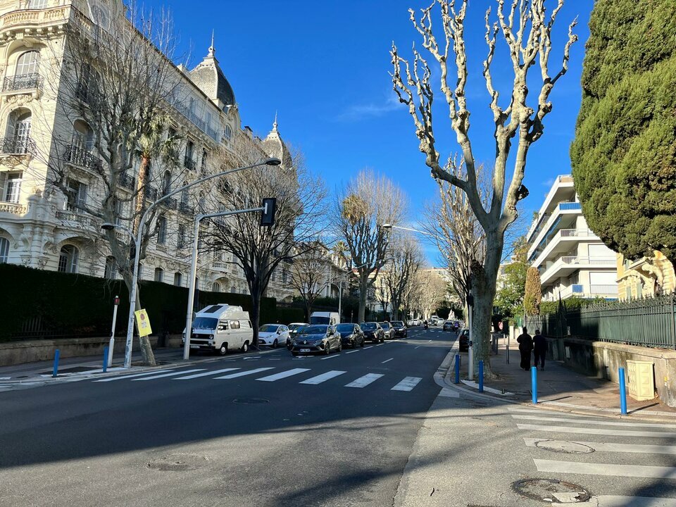 LIBERTE COMMERCES CESSION-LOCAL COMMERCIAL-NICE-06