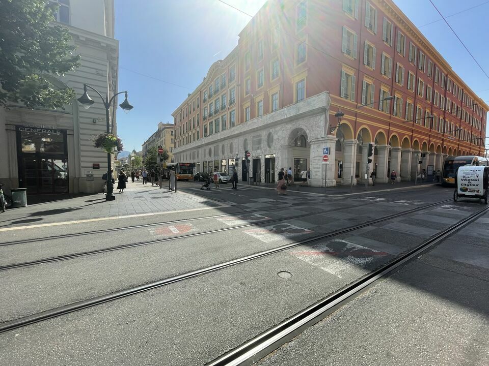 LIBERTE COMMERCES CESSION-LOCAL COMMERCIAL-NICE-06