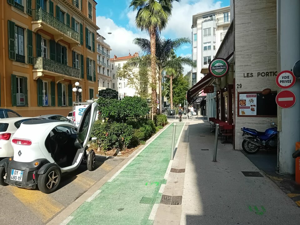 LIBERTE COMMERCES LOCATION-BUREAUX-NICE-06