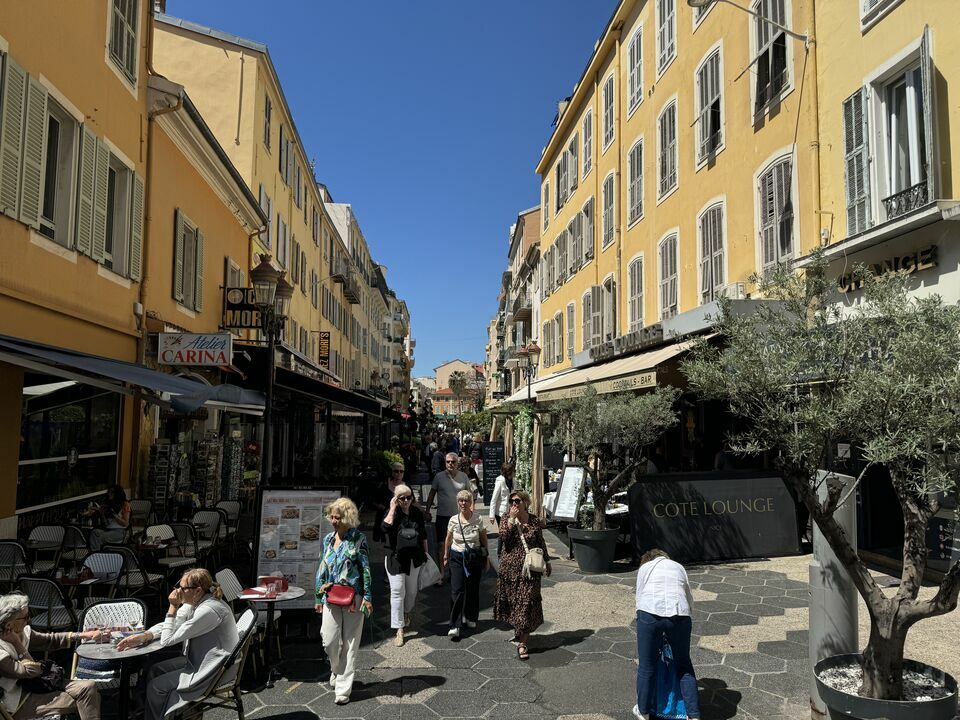 LIBERTE COMMERCES CESSION-LOCAL COMMERCIAL-NICE-06