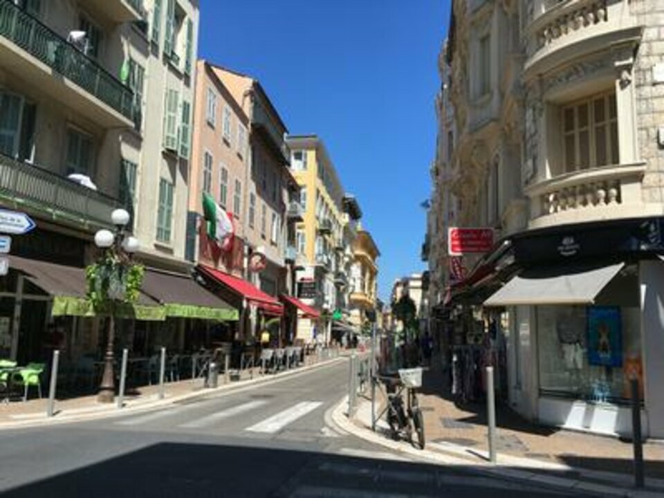 LIBERTE COMMERCES CESSION-LOCAL COMMERCIAL-NICE-06