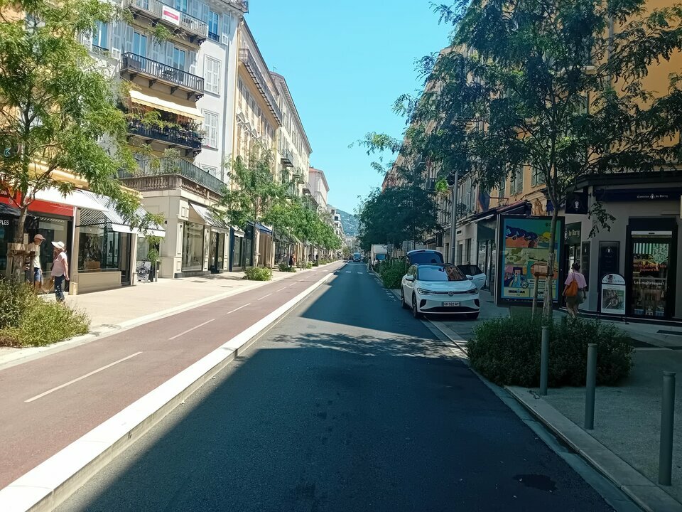 LIBERTE COMMERCES LOCATION-BUREAUX-NICE-06