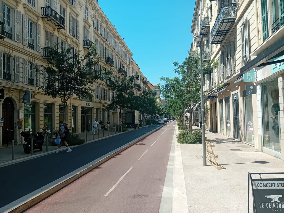 LIBERTE COMMERCES LOCATION-BUREAUX-NICE-06