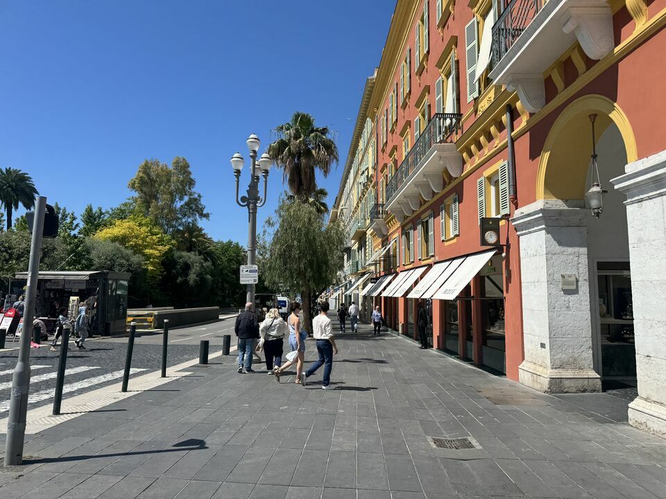 LIBERTE COMMERCES CESSION-LOCAL COMMERCIAL-NICE-06