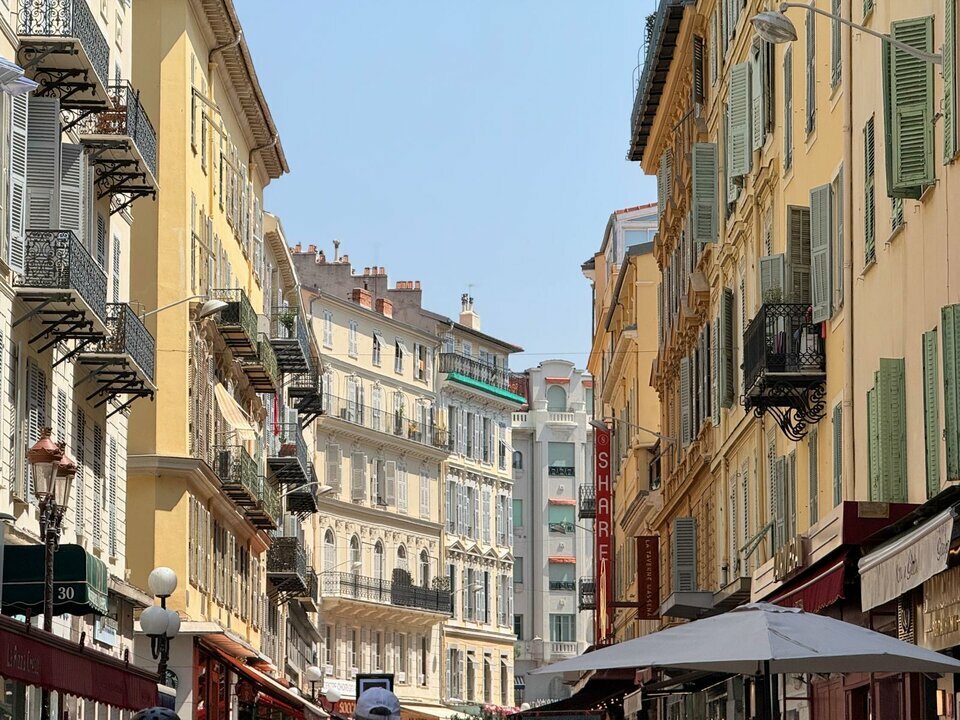 LIBERTE COMMERCES CESSION-LOCAL COMMERCIAL-NICE-06