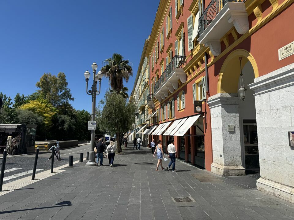 LIBERTE COMMERCES CESSION-LOCAL COMMERCIAL-NICE-06