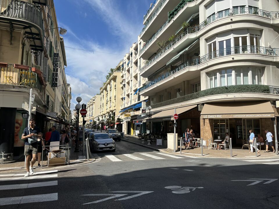 LIBERTE COMMERCES CESSION-LOCAL COMMERCIAL-NICE-06