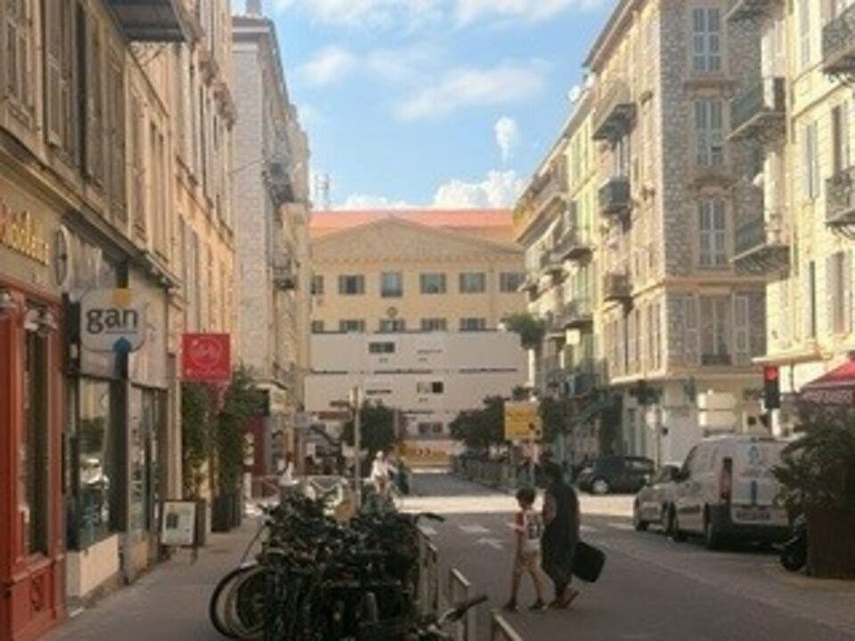 LIBERTE COMMERCES CESSION-LOCAL COMMERCIAL-NICE-06