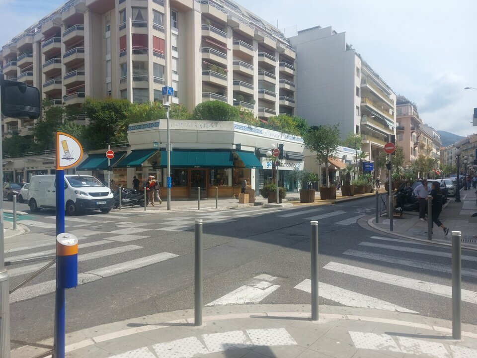 LIBERTE COMMERCES CESSION-LOCAL COMMERCIAL-NICE-06