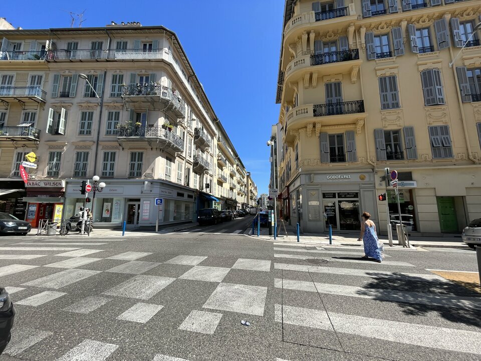 LIBERTE COMMERCES CESSION-LOCAL COMMERCIAL-NICE-06