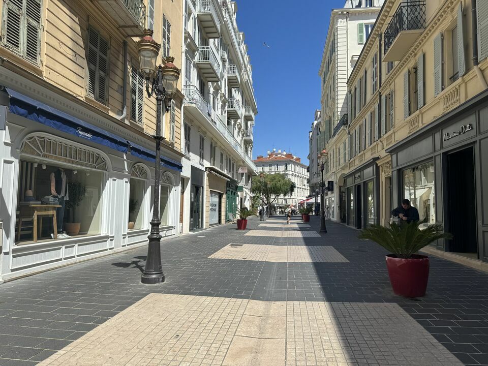 LIBERTE COMMERCES CESSION-LOCAL COMMERCIAL-NICE-06