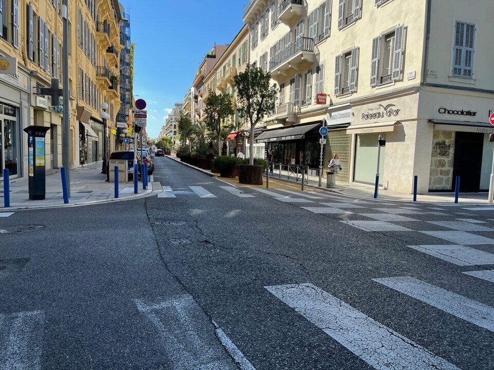 LIBERTE COMMERCES CESSION-LOCAL COMMERCIAL-NICE-06