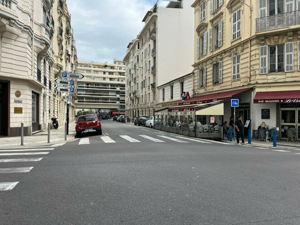 LIBERTE COMMERCES CESSION-LOCAL COMMERCIAL-NICE-06