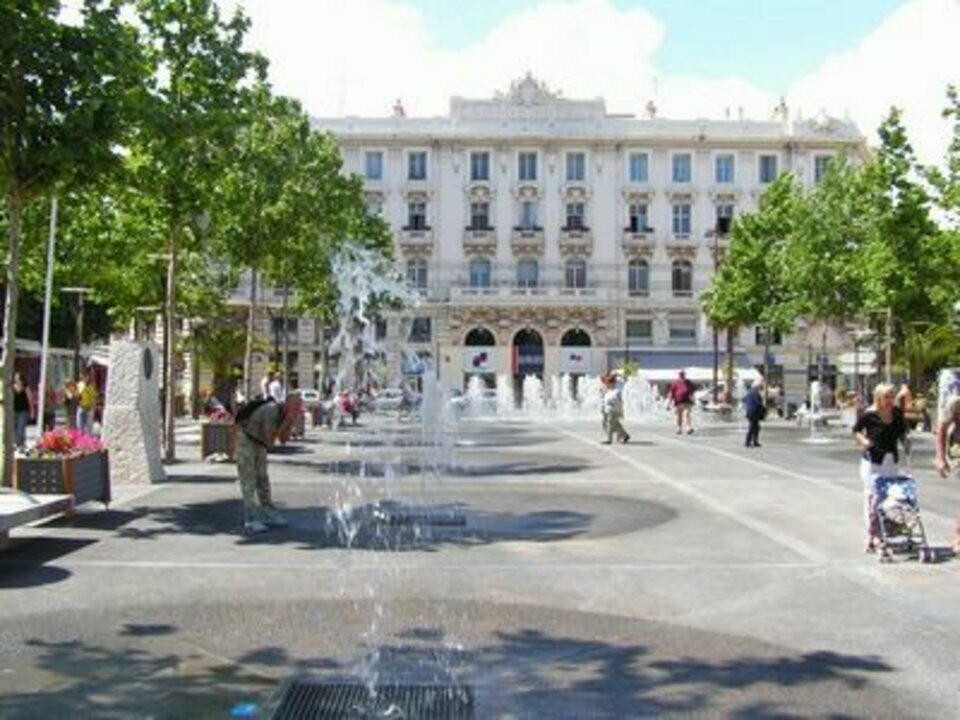 LIBERTE COMMERCES LOCATION-LOCAL COMMERCIAL-ANTIBES-06