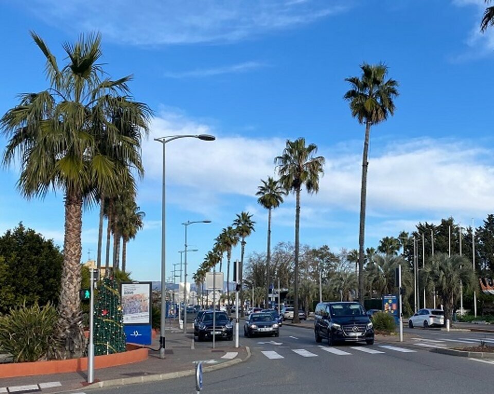 LIBERTE COMMERCES VENTE-LOCAL COMMERCIAL-VILLENEUVE-LOUBET-06