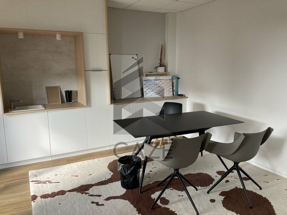 CAZE IMMOBILIER VENTE-BUREAUX-MEES-40