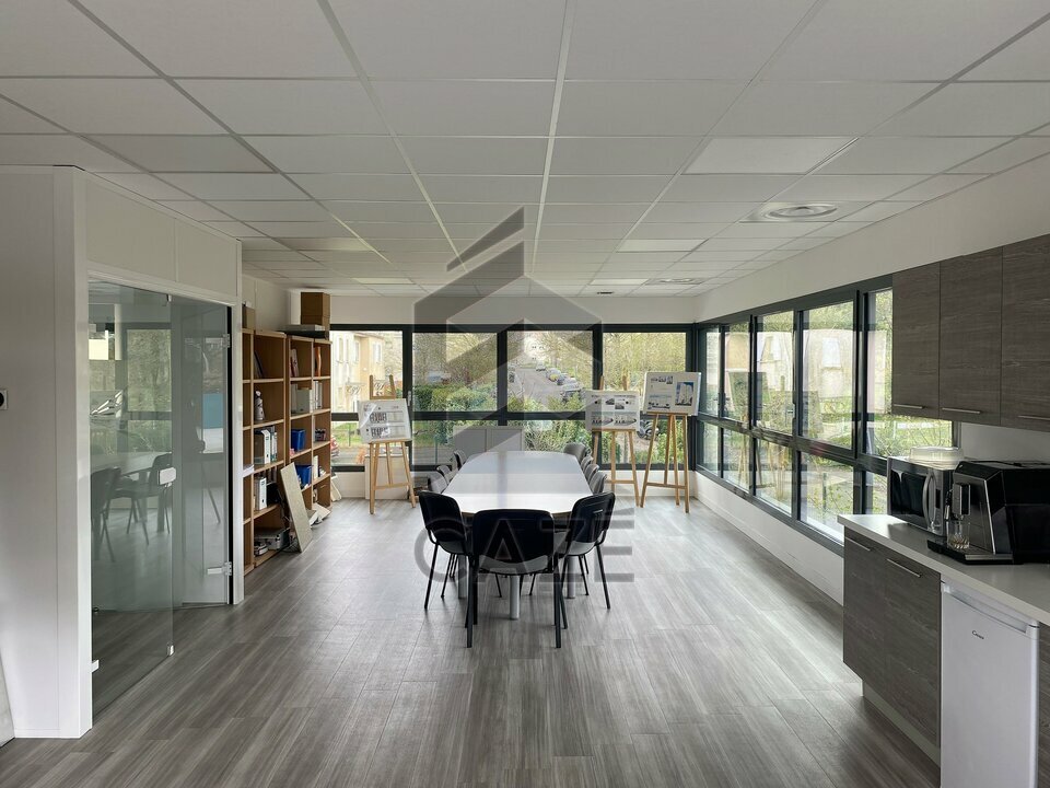 CAZE IMMOBILIER LOCATION-BUREAUX-BRUGES-33