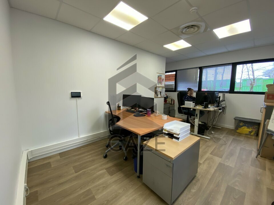 CAZE IMMOBILIER LOCATION-BUREAUX-SAINT_JEAN_D'ILLAC-33