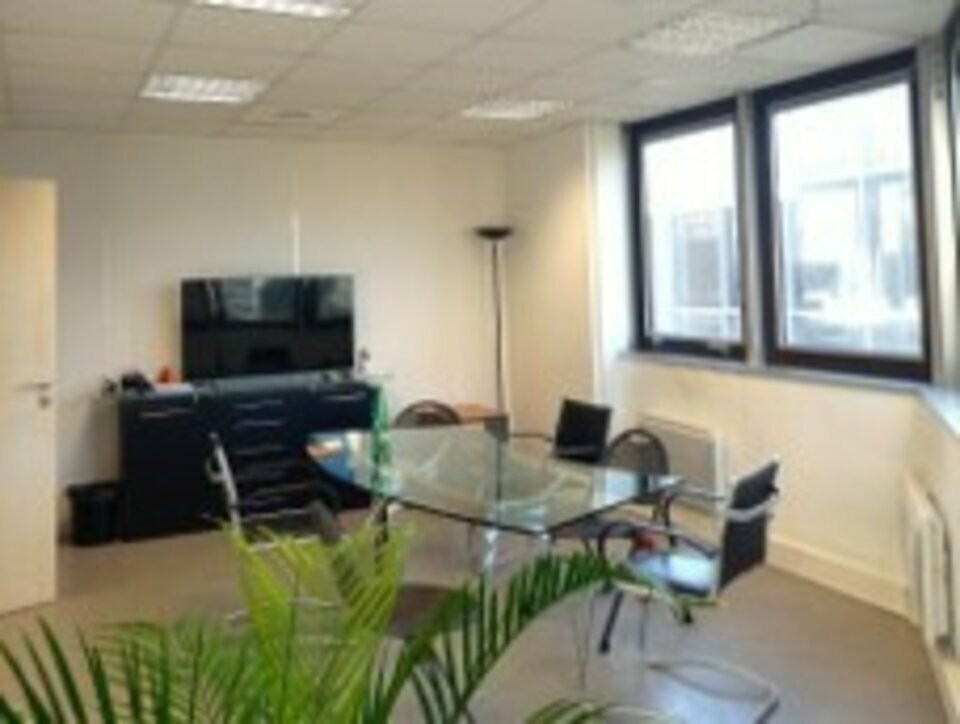 CAZE IMMOBILIER LOCATION-BUREAUX-BRUGES-33