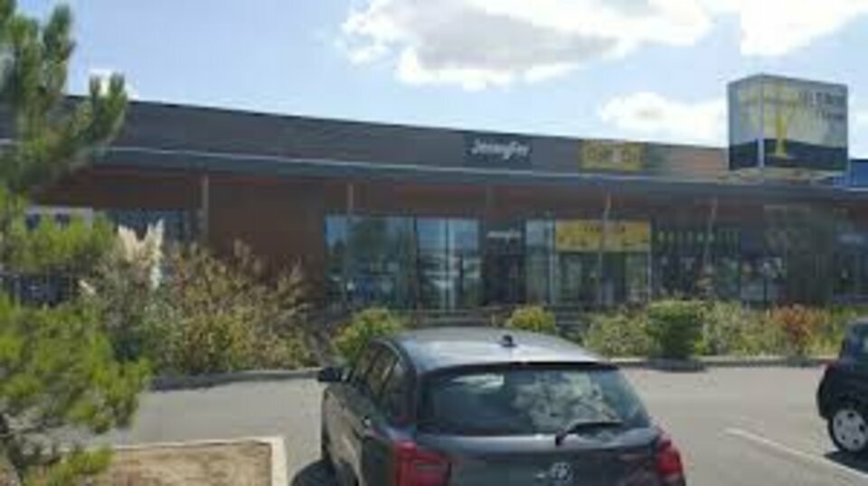 CAZE IMMOBILIER LOCATION-LOCAL COMMERCIAL-SAINTE-EULALIE-33