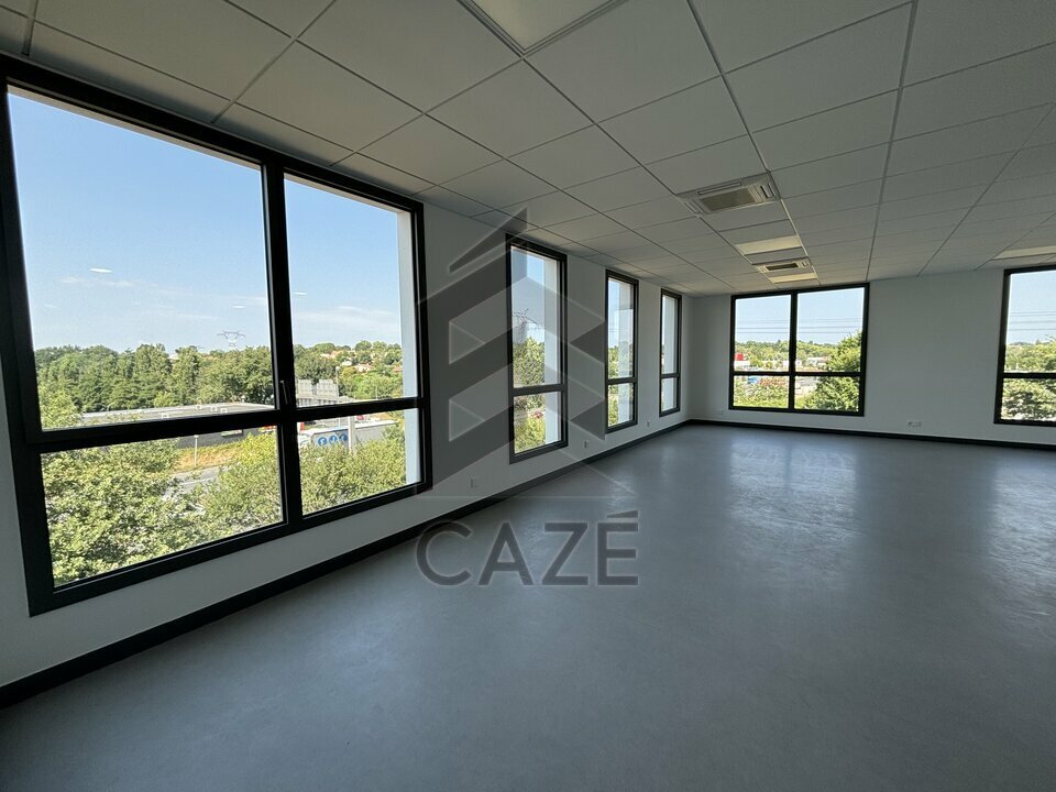 CAZE IMMOBILIER LOCATION-BUREAUX-ARTIGUES_PRES_BORDEAUX-33