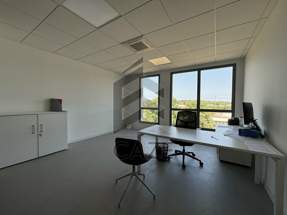 CAZE IMMOBILIER LOCATION-BUREAUX-ARTIGUES_PRES_BORDEAUX-33