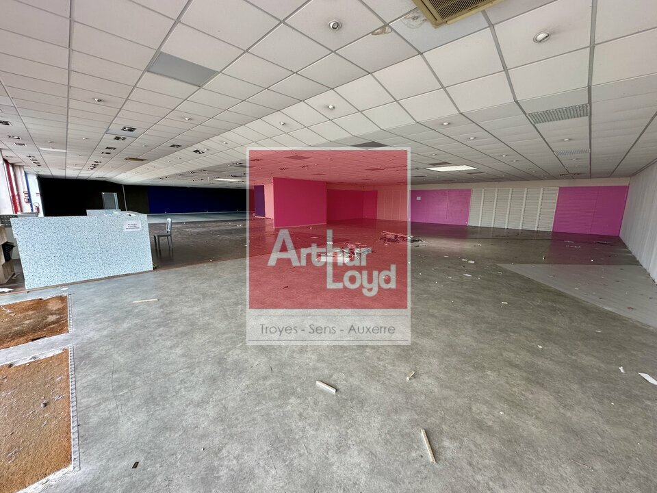 ARTHUR LOYD TROYES LOCATION-LOCAL COMMERCIAL-SAINT_PARRES_AUX_TERTRES-10