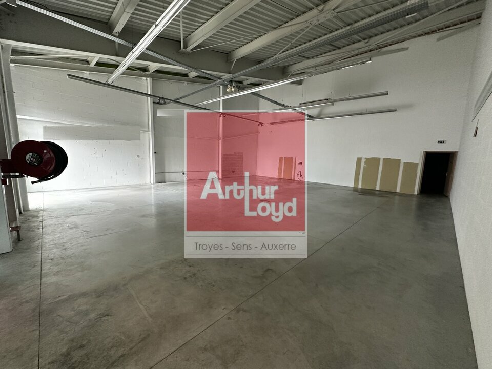 ARTHUR LOYD TROYES LOCATION-LOCAL COMMERCIAL-SAINT_PARRES_AUX_TERTRES-10
