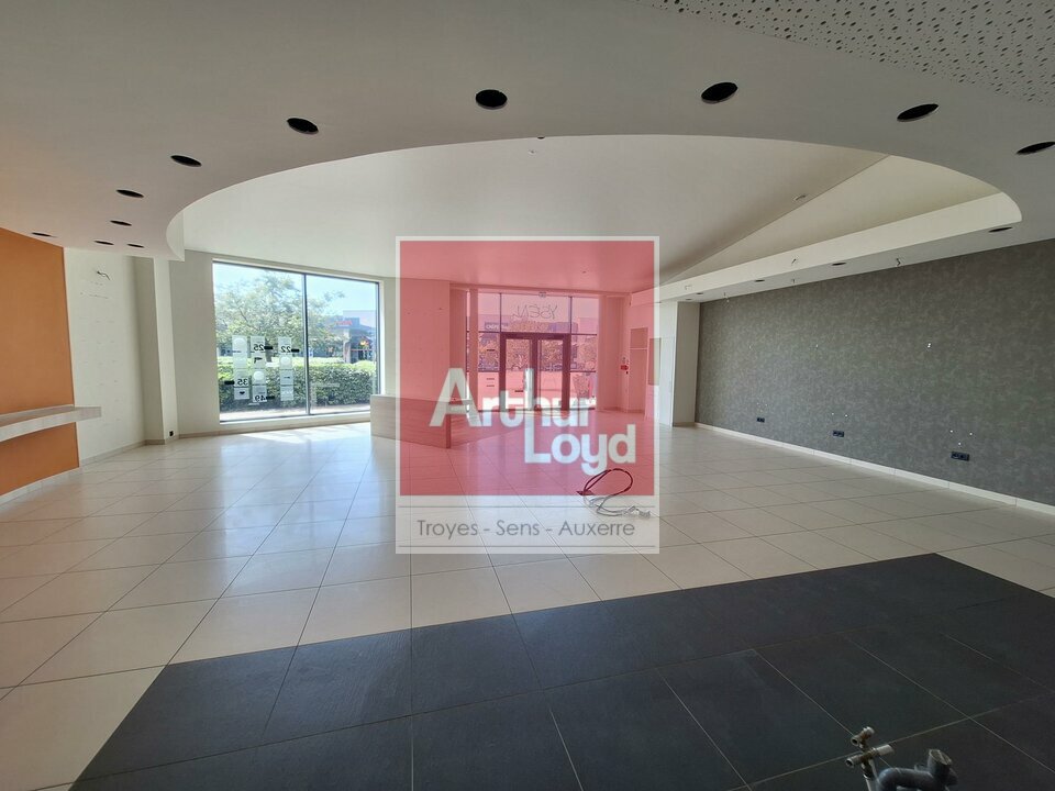 ARTHUR LOYD TROYES LOCATION-LOCAL COMMERCIAL-SENS-89