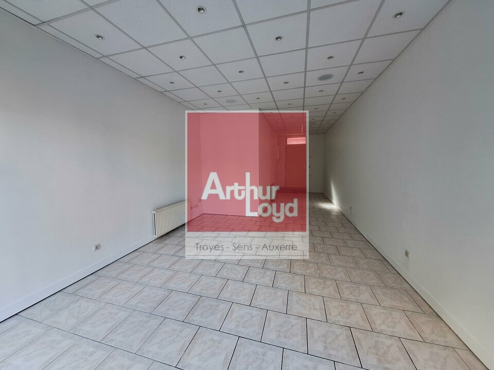 ARTHUR LOYD TROYES LOCATION-LOCAL COMMERCIAL-SENS-89