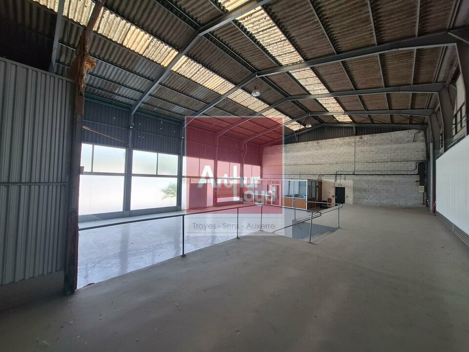 ARTHUR LOYD TROYES LOCATION-LOCAL COMMERCIAL-SENS-89