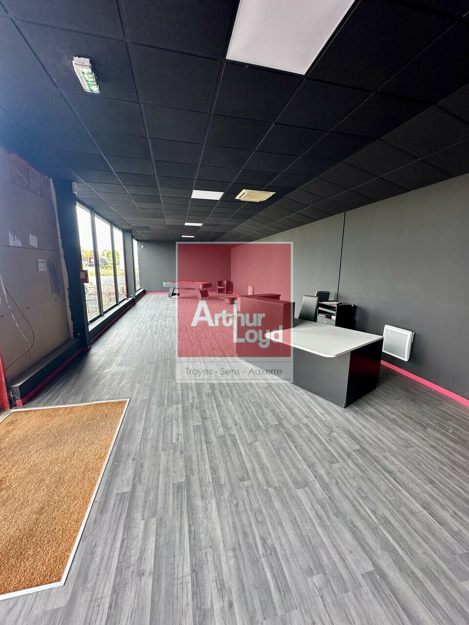 ARTHUR LOYD TROYES LOCATION-LOCAL COMMERCIAL-SAINT_PARRES_AUX_TERTRES-10