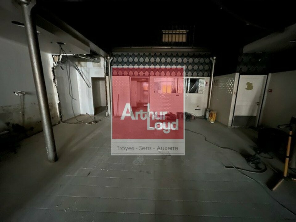 ARTHUR LOYD TROYES LOCATION-LOCAL COMMERCIAL-SENS-89