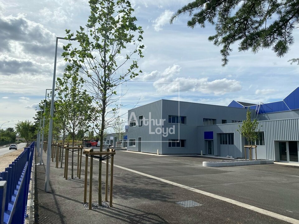 ARTHUR LOYD 77-91 LOCATION-LOCAL D'ACTIVITE-VAUX_LE_PENIL-77